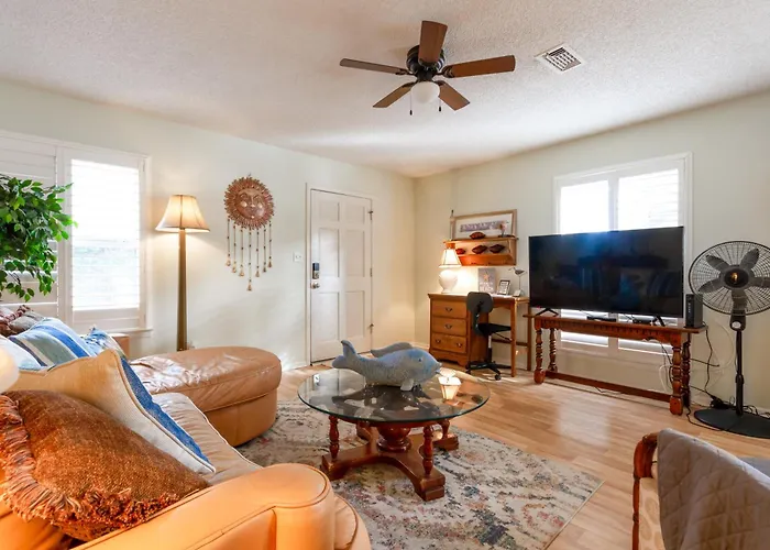 Holiday home Quiet ~ 10 Mi To Dtwn Pensacola